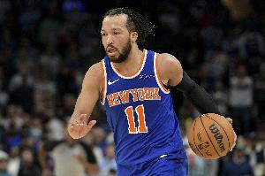 慢慢调整状态！布伦森一场比赛两次受伤 18中7拿19分&有6次失误