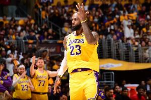 今天够了！老詹季后赛仅2次得分未上双：11年总决8分 14年东决7分