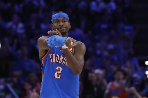 依然是主心骨！亚历山大半场出战19分钟 9中6&三分2中2砍下17分