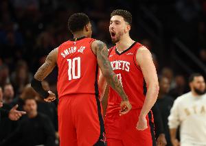 阿门：申京今早给全队做了一番鼓舞士气的讲话 我们深受触动