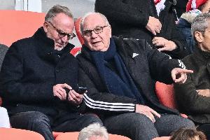 图片报：赫内斯和鲁梅尼格不会去巴黎，认为他们不在球队表现更好