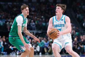 输在这？克尼佩尔附加赛22中5&三分12中1 争最佳新秀不敌弗拉格