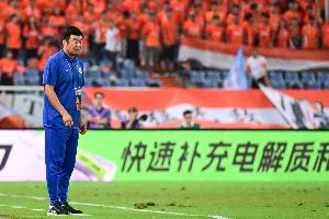 足球报：韩鹏真实定位只是俱乐部员工，并非独立的教练团队领导者
