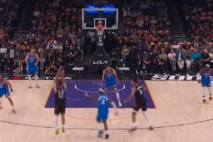 连珠炮！吉莱斯皮和狄龙相继三分穿针 帮助太阳占据场上主动