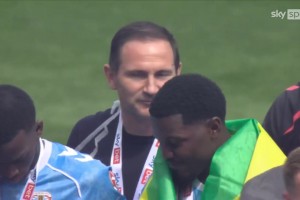 荣耀时刻！兰帕德率考文垂夺英冠冠军，主场捧杯完美收官！