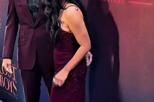 库里和阿耶莎今天出席了一个演出活动，终于看到莱利了...