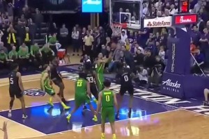 林葳校友！普理查德这个身材，当初在俄勒冈大学也是大杀四方