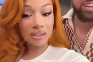 这真顶不住！面对魅力十足“伍总”... 皮特森放假都不想回家了..