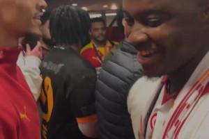 阿森纳球迷请求萨内给瓜帅打电话，让阿森纳赢得英超冠军