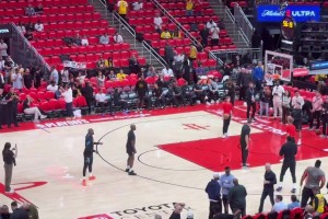 今天会终结系列赛吗？对阵火箭G4赛前，詹姆斯练习三分和中距离