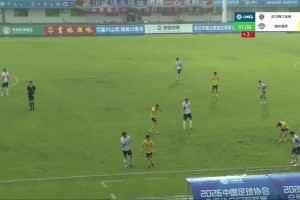 一声巨响！中冠比赛中遭遇极端恶劣天气，主裁判果断暂停比赛